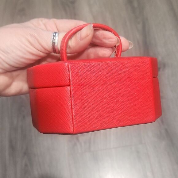 Vintage SM Faux Red Leather Heritage Wolf Travel Case - Picture 3 of 7